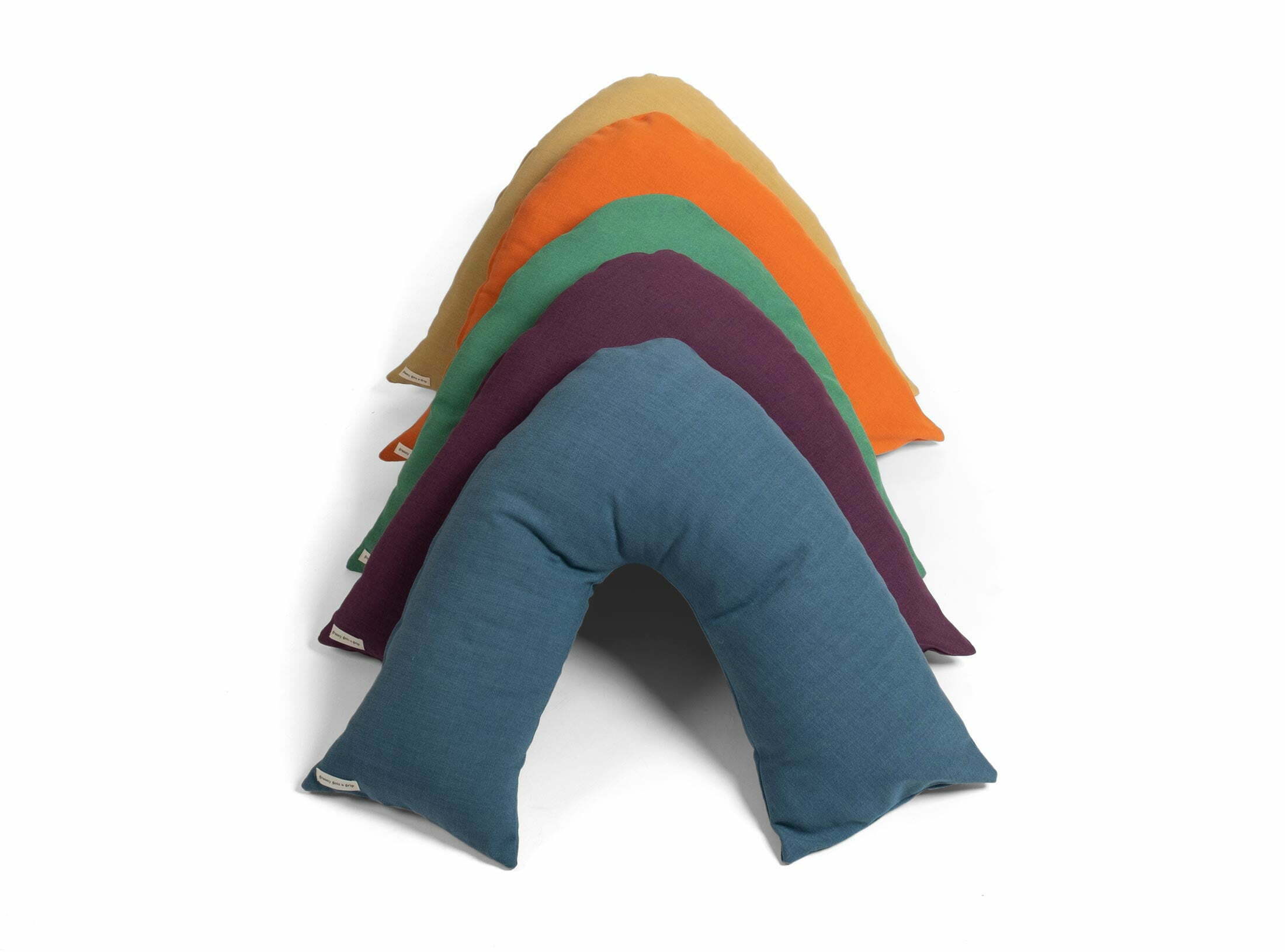 DSCF9970 V shape cushion with linen cover